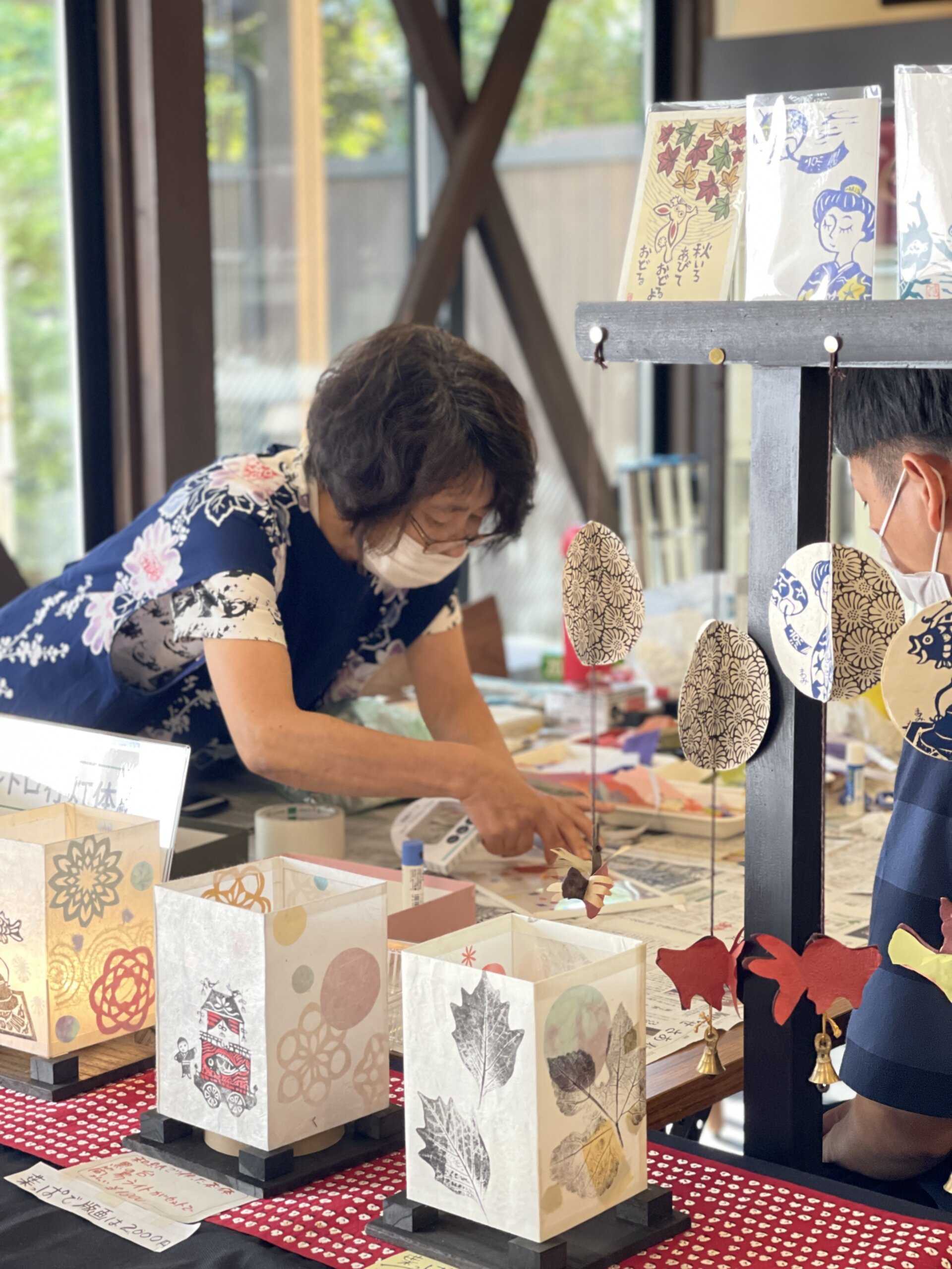 手作りランタンで楽しむ、光と色の世界 | 多美人生（日本語）
