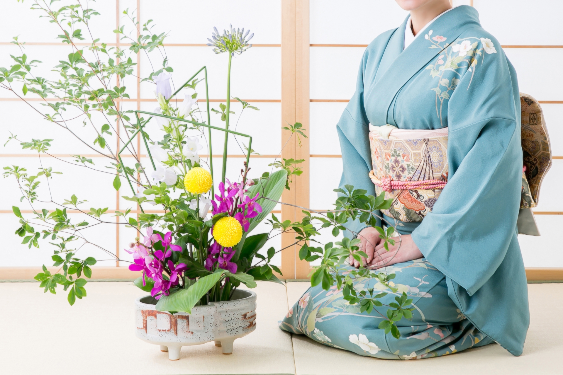 Experience the tatami room culture at a Japanese restaurant 多 美 人 生(英 語) .
