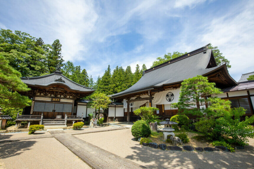 Zazen experience at a temple | Nature/Cultural Experience