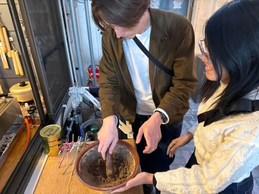 Making Gohei mochi with Aburae +Make your own chopsticks using thinned wood from Hida | Fermented Food & Craft Experiences